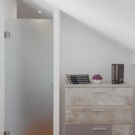 Liiiving In - Design Loft Marques *